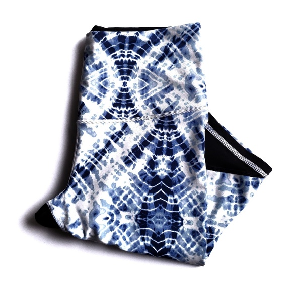 Victoria's Secret Pants - Victoria's Secret Knockout Tie Dye Crop Leggings